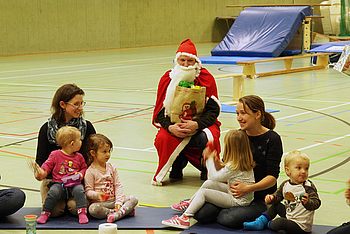 Weihnachtsveranstaltung für Familien in der Sporthalle