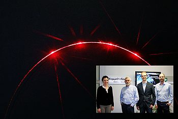 Rotes Laserlicht in einem Labor von Fraunhofer
